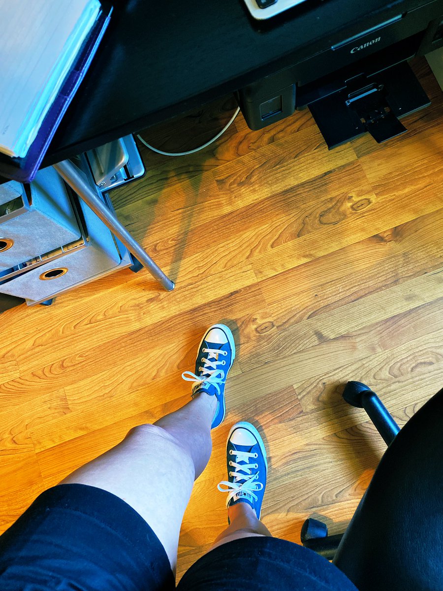JeniML93's tweet photo. #ootd @Converse #allstars #legs #runnerslegs #calves #girlpower https://t.co/Cue2llcIy4