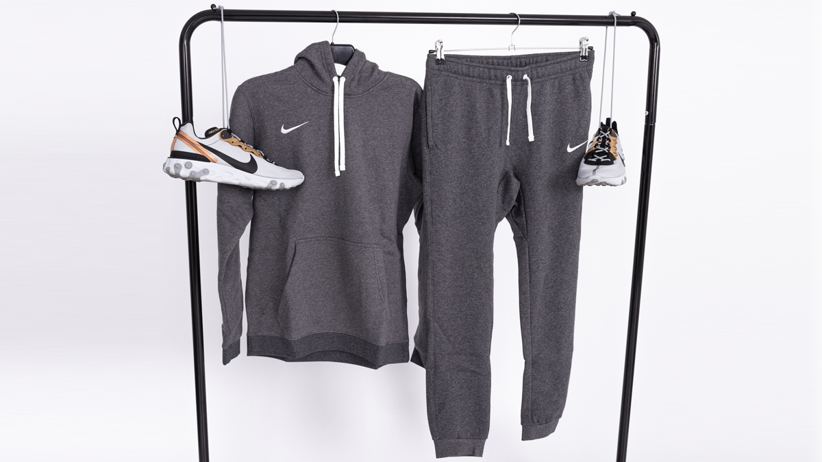 kitlocker's tweet photo. 🚨 Nike Loungewear Competition 🚨

Level up your loungewear by:

- Follow us &amp; Retweet this tweet
- Reply with ‘Done’ 

We’ll randomly pick a winner on Monday (11/5)! We’ll then ask you to pick your hoodie and bottoms size. *Trainers not included*

#TEAMKITLOCKER https://t.co/pUIvbqfNfs