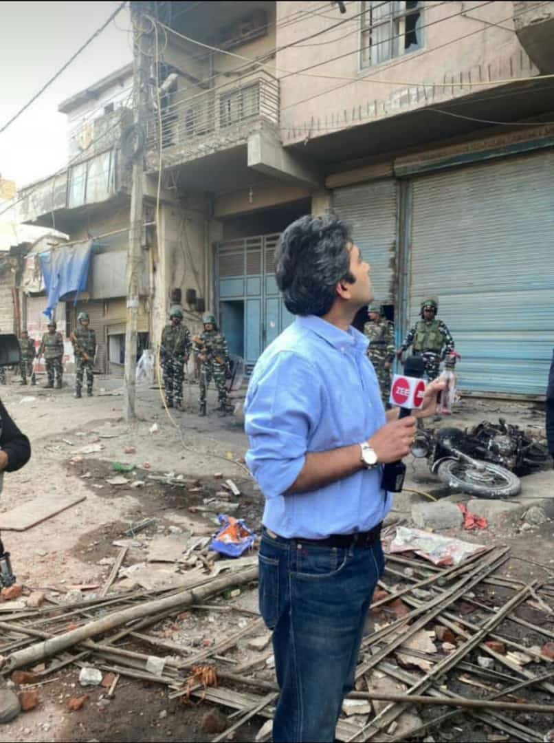 Bharatvanshi_sa's tweet photo. Sudhir ji you are truly a journalist Don't step back from love jihad and the traitors are with you...
#ISupportSudhirchaudhary https://t.co/A6CzateHca