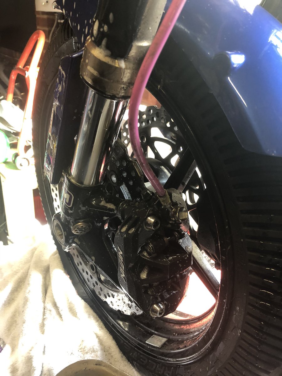 Rad748's tweet photo. Bed bath for the ZX6R to clean the brake calipers. Not cleaned since the Gold Cup @MountOlivers 2019! @helperformance brake lines and @ebcbrakesuk pads taking care of slowing the bike to make it quicker 🤔. @HQRAFSport https://t.co/qs7pPcy97k