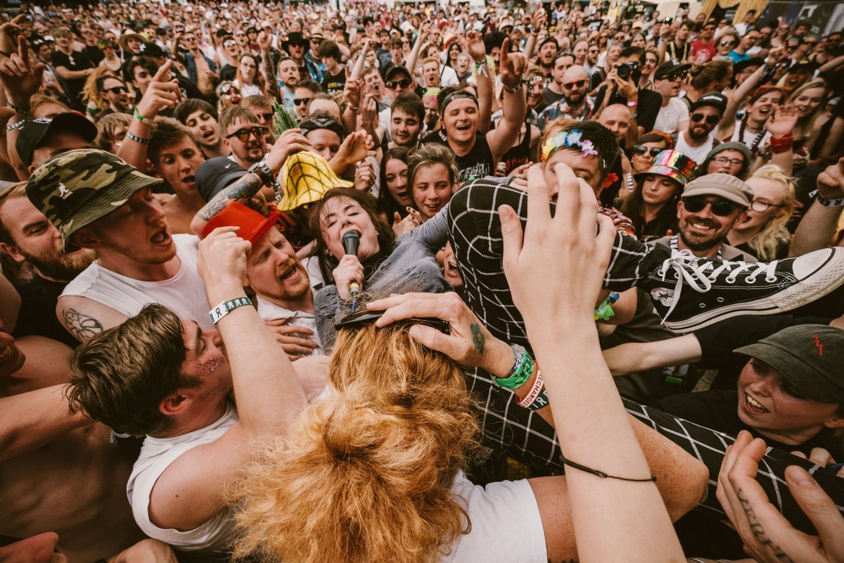 2000trees's tweet photo. 🌳 We're offering you the chance to sponsor one of our stages to #SupportTREES at https://t.co/LUAtOyIntJ. You and your friends could have your crew name associated with The Cave, Axiom, Neu or Forest Stages, including onsite signage and in the programme. What could go wrong? 🌳 https://t.co/vDjS77vXeE