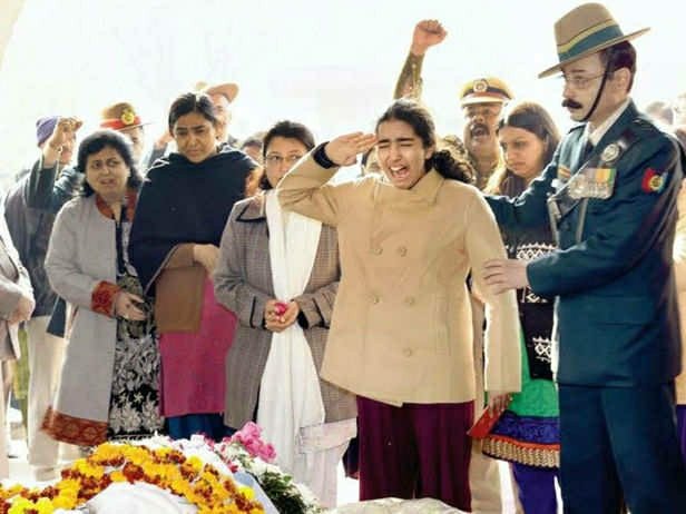 GalJammuDi's tweet photo. Some pics don't need any cheesy caption to win any #PulitzerPrize
1. Tearful but proud daughter of #Shaheed Col MN Rai
2. Daughter of #Pulwama martyr  Mahesh Yadav
2. Father of Shaheed L/Nk Nazir Ahmad Wani
3. Family members of Shaheed ASI Abdul Rasheed of J&amp;K Police
#Pulitzer https://t.co/HPp5wXq8xY