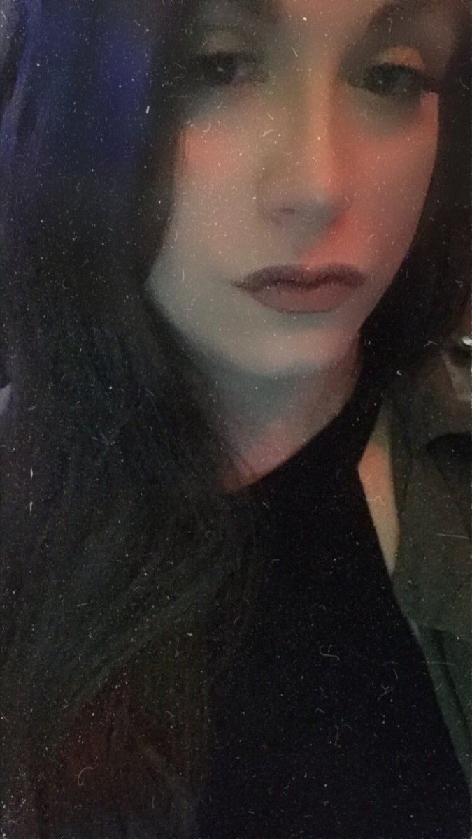 SSavage28's tweet photo. @JeffreeStar @JeffreeStar I would love to be on your PR. Been trying to do some make up looks during this boring quarantine https://t.co/uvy4sG62Ki