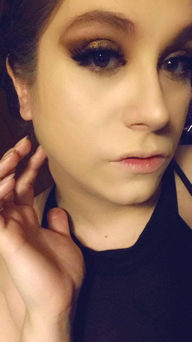 SSavage28's tweet photo. @JeffreeStar @JeffreeStar I would love to be on your PR. Been trying to do some make up looks during this boring quarantine https://t.co/uvy4sG62Ki