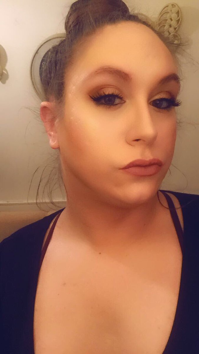 SSavage28's tweet photo. @JeffreeStar @JeffreeStar I would love to be on your PR. Been trying to do some make up looks during this boring quarantine https://t.co/uvy4sG62Ki