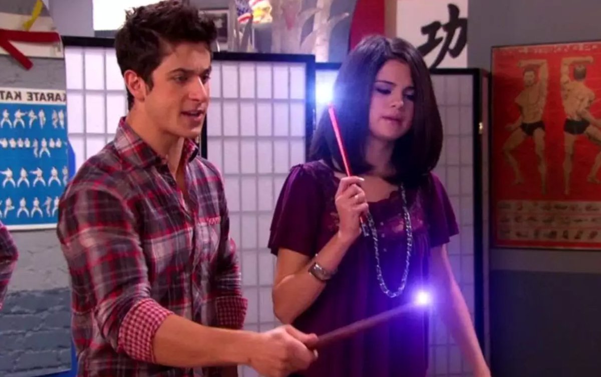 omelete's tweet photo. NOSTALGIA! Disney Channel fará maratona de filmes e séries clássicos em maio, com Hannah Montana, Feiticeiros de Waverly Place, Zack &amp; Cody e mais; veja a programação https://t.co/SQE7cZNv70 https://t.co/3dK5cH4tpm