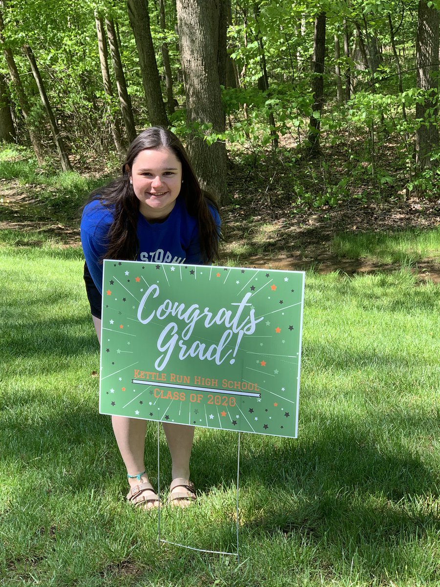 mady_whiting's tweet photo. When my mom yells at me to wake up I usually don’t, but I’m glad I did today🧡💚 Thank you so much Coach Allen (@KRHSGT ) and @KettleRunNews for helping to celebrate us during these weird times. Something that I will definitely never forget! 💚🧡 https://t.co/gFoYv2tENc