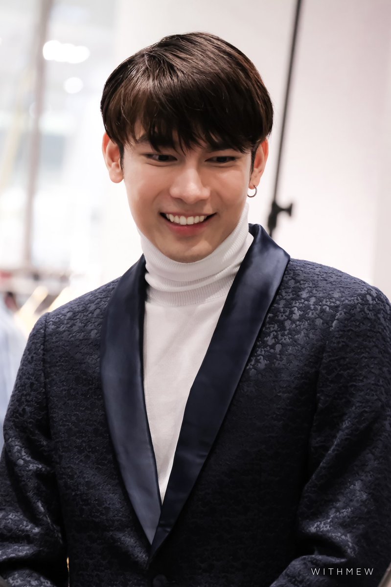 withmew91's tweet photo. ถ้าพิมพ์แชทไม่ถนัด พิมพ์เบอร์สิบหลักพี่มาก็ได้ค่ะ ><

#แคปชั่นเสี่ยวเกี้ยวCEO https://t.co/1a9oarjU0x