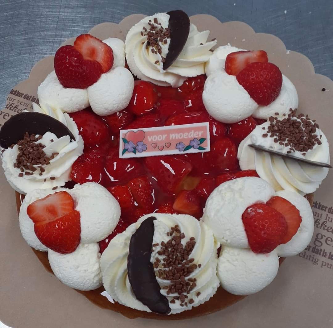 MOEDERDAG 🌷
Bakkerij Boekema Warten
Bestel nu alvast voor zaterdag - telefonisch, in de winkel of via whatsapp  06 23 00 26 83- 
deze overheerlijke  aardbeivlaai met verse 🍓🍓🍓

Een 8 persoons vlaai voor slechts € 9,95.

Op=op!

Graag even naam in het appje erbij vermelden