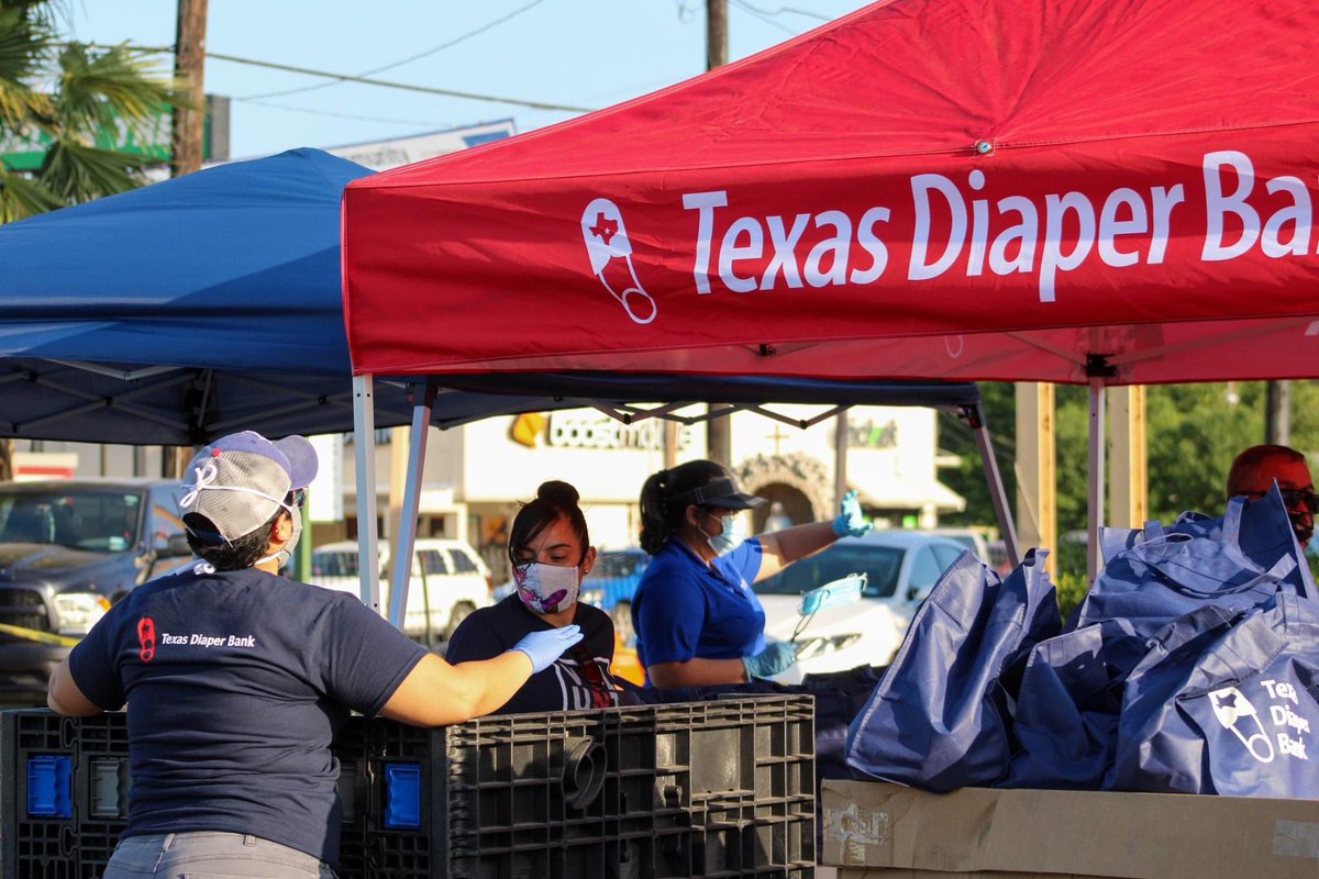 CathCharitiesSA's tweet photo. Food from the Heart was a success! We served our last family at 9:47pm. Thank you to all who helped make this event possible, especially @TXDIAPERBANK, @nfscorp, @CCharitiesUSA, @TheRKGroup, @safoodbank, @GoyaFoods, Gonzaba Medical Group, and @UHC.
#CCSAAlwaysServing #Together https://t.co/DKOQp2p1wq
