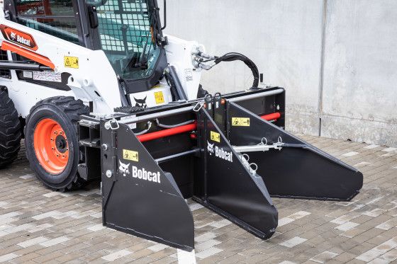 NorwestPlant's tweet photo. Bobcat adds #asphalt spreader attachment to it's growing line up!

https://t.co/2BedGojhkh

#bobcat #skidsteer #skidsteerloader #trackedloader https://t.co/vyROoiZhfR