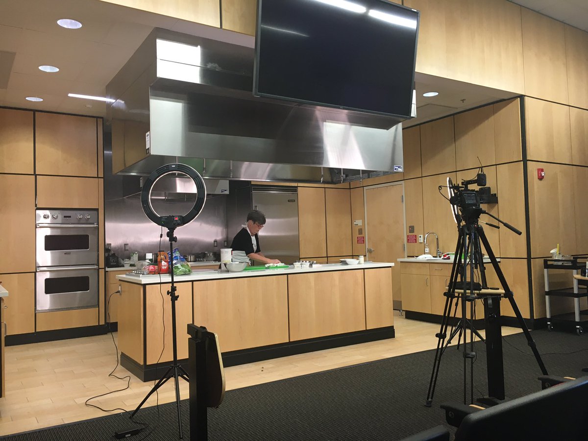 DrobenaMD's tweet photo. Filming more community modules today! Tofu scromblet on the way! #lifestylemedicine #culinarymedicine https://t.co/0r5RCbbcbn