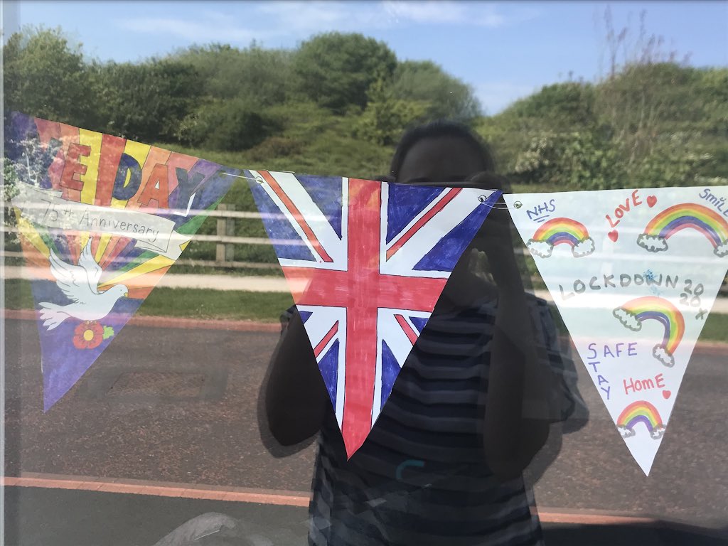 CulchethArt's tweet image. VE Day preparations well under way here from year 7 Thank you Reece,Sophie and Matilda #Blueticket #WeAreCHS #CulchethHS 💂🏻🎨🇬🇧🎖☀️🤓
