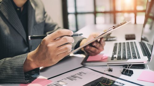 We asked <a href="/Tecomet/">Tecomet</a> 's Kevin Hayes, Senior Director of New Product Development, and Chuck Hansford, Director of Advanced Material Processing, 3 questions about selecting an outsource partner. ow.ly/Bbh750zzMOT #orthopedics