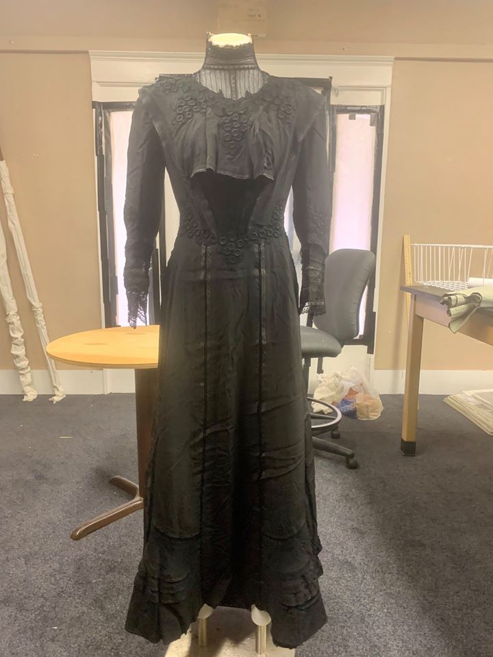 RenoCoMuseum's tweet photo. Artifact of the Day!

Donated by Shirley Ballard this black silk dress with black lace inserts was made around 1865 and bought by Mrs. Mary Byers for $25 (about $425 today). It has 55 Hooks and eyes, 17 stays, and an inner lining and inner belt. https://t.co/ZIBU54DdUr
