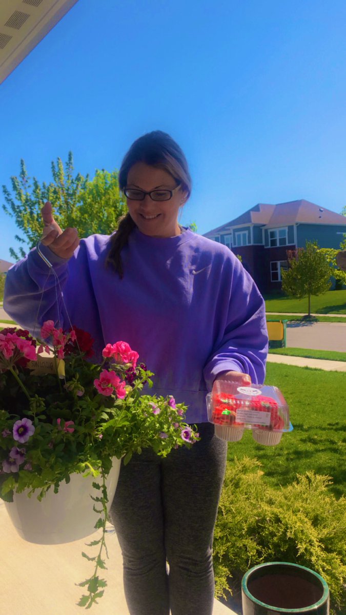 KristenHope44's tweet photo. Teacher Appreciation Week for me this year goes out to the families-the parents and kids who are giving us teachers grace &amp; working hard to do it all at home. It feels more like a team than ever. I work w/ the best students- the sweetest families. 🌸🧁@NobSchools @HDHawks https://t.co/zlLQEM6Fzn