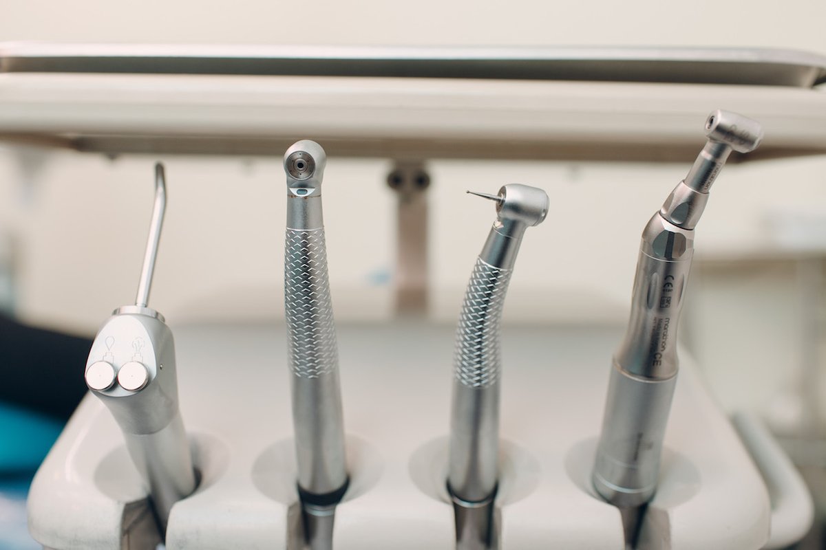 VCUresearch's tweet photo. @VCUInnovation proud to have worked with @VCUdentistry  students to obtain a provisional patent on their invention, a product to reduce injuries from a sharp dental tool. https://t.co/KJyeSTbcAW https://t.co/RjXS6FJEop