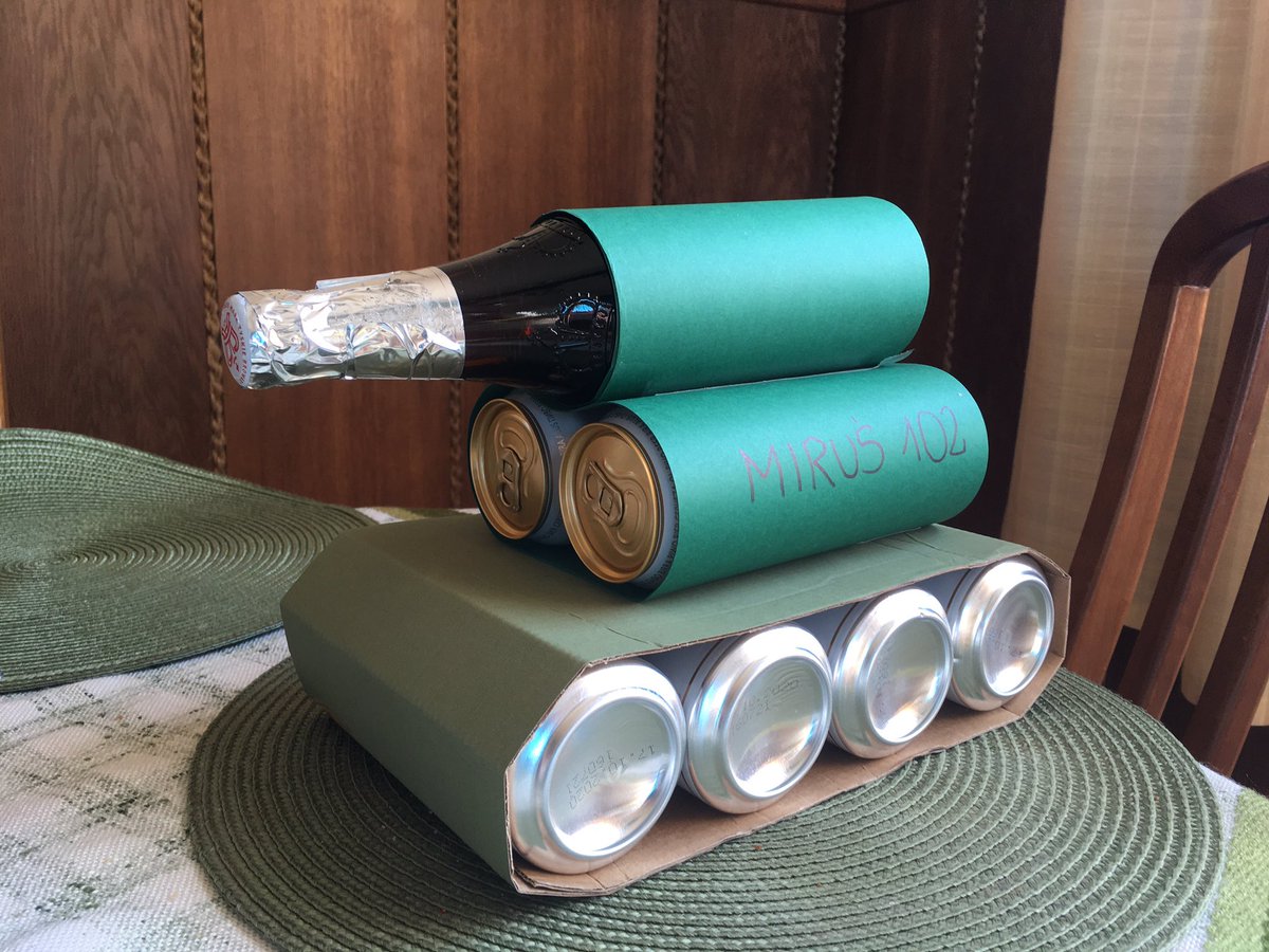 Polish_Beer's tweet photo. Made a beer tank for my father-in-law’s birthday. Time to grab the tankards before some shots later 😉🍺🍺
#beertank #tank #beer https://t.co/MmxDQoj0ds