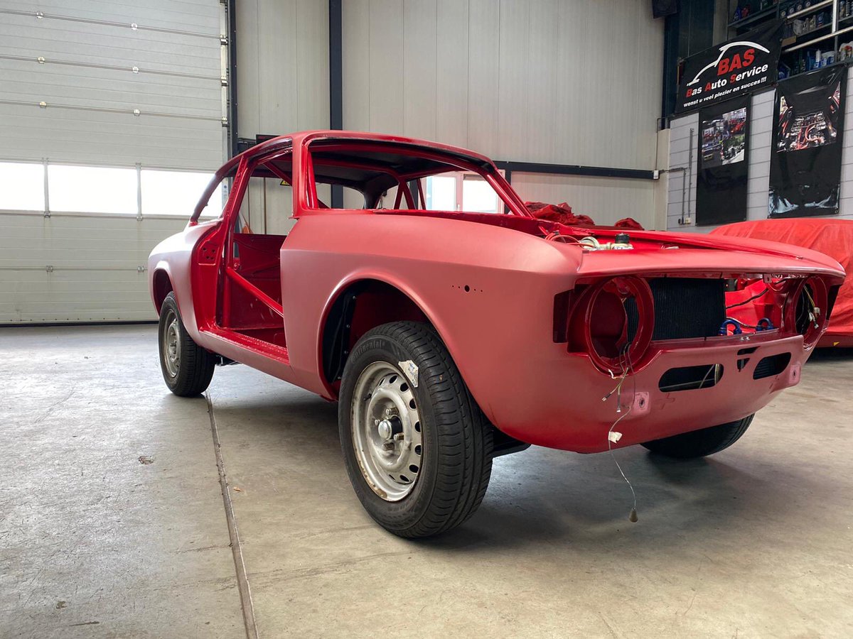 BasAutoService's tweet photo. Mooi project waaraan we mogen werken. Deze Alfa Romeo GT belooft een mooi rally kanon te worden. Hierbij een update van de voortgang. De auto is inmiddels retour naar de spuiter om haar te voorzien van haar Alfa Rosso rood kleurtje zodat ze straks glimmend en snel de weg op kan! https://t.co/zAi7SCZEvF