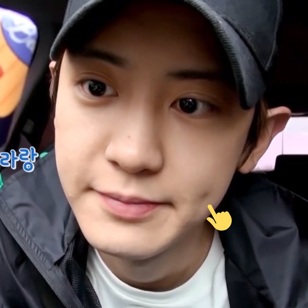 another set of Chanyeol and Lucas’ cute dimples 