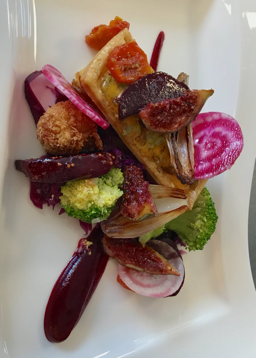 HopwoodChef's tweet photo. Learners at the 💖 of what we do: Learners get opportunities to broaden their employability skills in the Riverside Restaurant @HopwoodChef  @hopwoodhall #kitchenskills https://t.co/Pl1ODY9Tm6