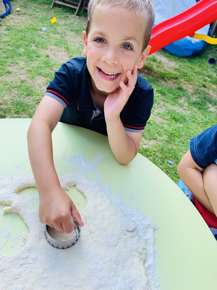 Leah_Binx's tweet photo. Making our scones for VE Day @H_E_P_S  #hepsathome https://t.co/fwayJgQZMn