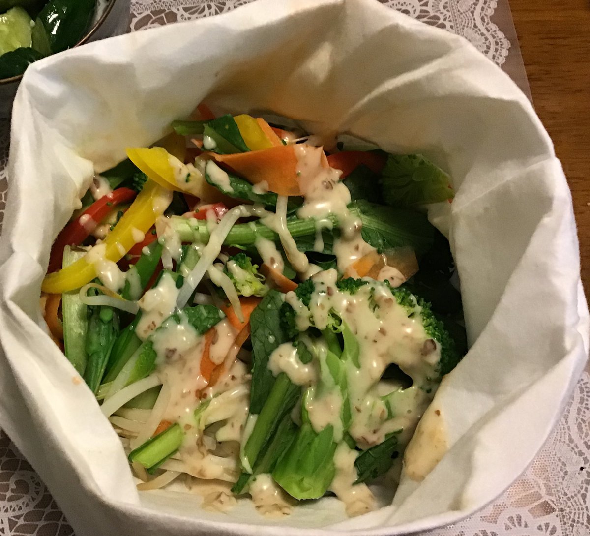 ganbaremaxbeet's tweet photo. #野菜蒸せますよ
洗ってカットしたお野菜入れてレンジで2分で
温野菜サラダが美味しくできちゃうベジタブルスチームバック
内側のパルプが余分なアクや水分吸ってくれるの
ドレッシングかけても漏れないのでそのままいただきます
洗い物も少なく美味しくできるのが嬉しい
#asagake
#asagakeで体験 https://t.co/kOEQoWFphi