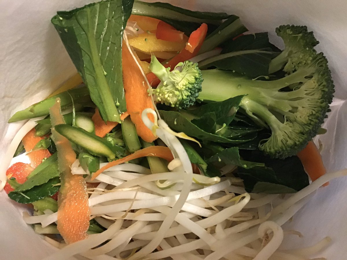 ganbaremaxbeet's tweet photo. #野菜蒸せますよ
洗ってカットしたお野菜入れてレンジで2分で
温野菜サラダが美味しくできちゃうベジタブルスチームバック
内側のパルプが余分なアクや水分吸ってくれるの
ドレッシングかけても漏れないのでそのままいただきます
洗い物も少なく美味しくできるのが嬉しい
#asagake
#asagakeで体験 https://t.co/kOEQoWFphi