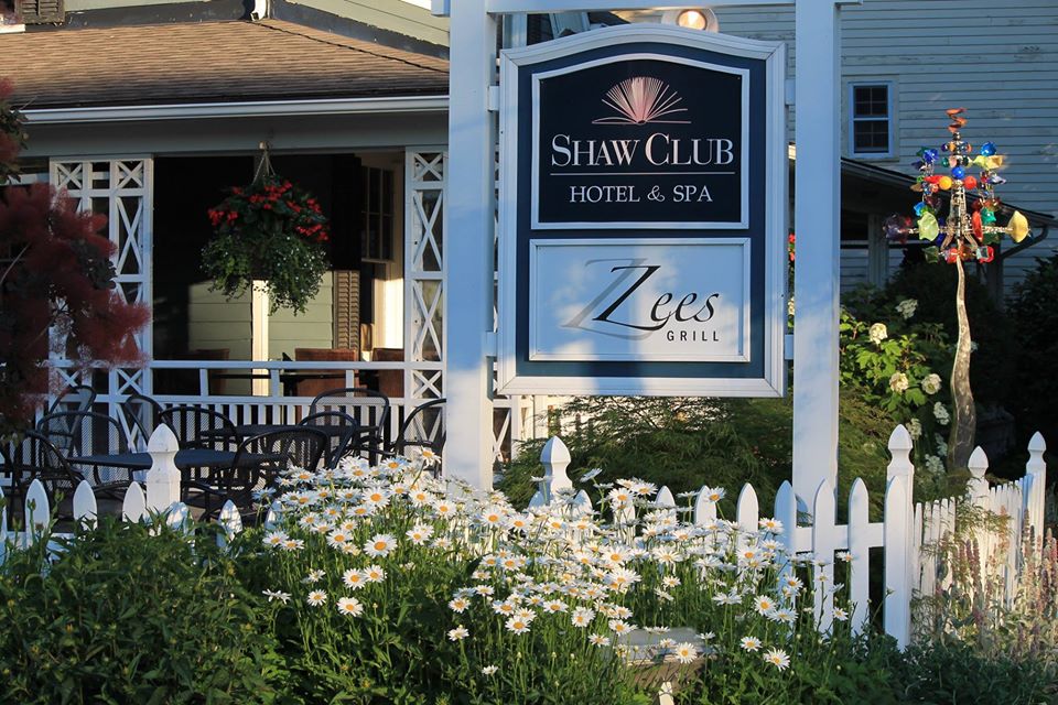 #TBT to the sun setting over Zees Grill.
If you're missing Zees as much as we are here's a wine and cheese pairing guide from the team that you can serve for Mother's Day! bit.ly/2A8NrOH #notl #wineandcheesepairing