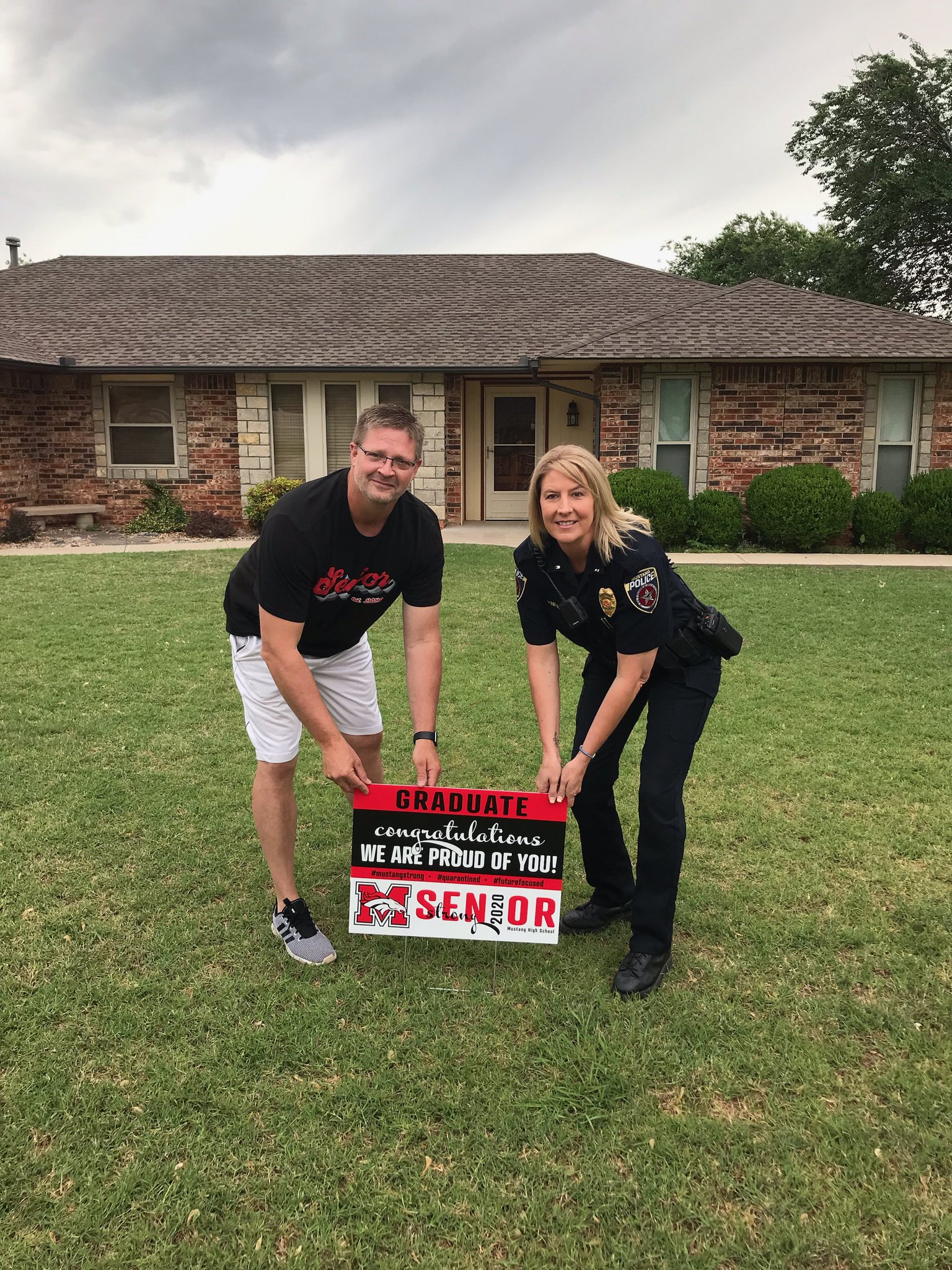 mustang-public-schools-on-twitter-yard-signs-are-popping-up-honoring