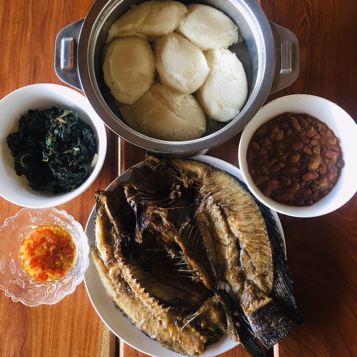 KIYK_zm's tweet photo. #AboutLunch This week has been one of improvisations. No charcoal, so made the chiloli ( don’t know what it is in English) in the microwave. Had it the best way possible, with nshima, kalembula and beans. Nothing beats traditional food on a nippy day. 
#KIYK #ChefsOfZambia https://t.co/8JnbaDIaw0