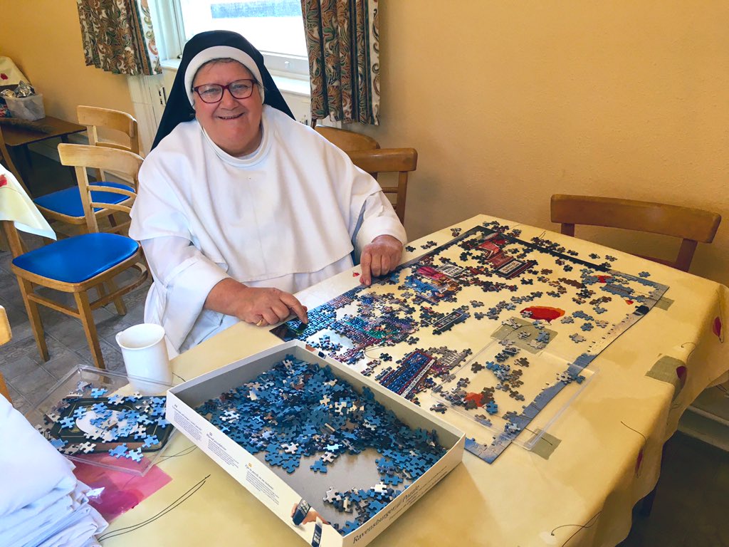 DomSrStJoseph's tweet photo. A few photos from our priory lockdown - making the most of our space in the guest dining room! 🥳

#lockdown #covid19 #conventlife #nevernotbusy #AllForJesus https://t.co/n9sL60FzTJ
