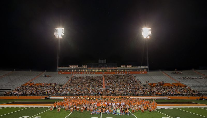 bgsu's tweet image. Throwing it back to Opening Weekend on August 18, 2016. These freshmen are now seniors! We 🧡 you! 
#BGSU2020Seniors #BGSU #BGSU2020 #TBT