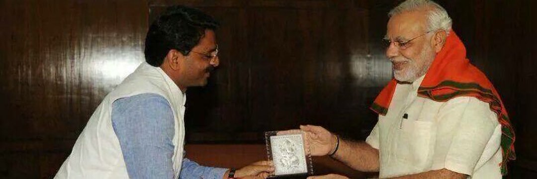 9415Swami's tweet photo. The heterogeneous earth of Kutch has' got a capable MP! He keeps on doing something constantly. Vinod Chavda is a truly unique activist and active MP!
#ActiveMP https://t.co/PfNgVRDpES