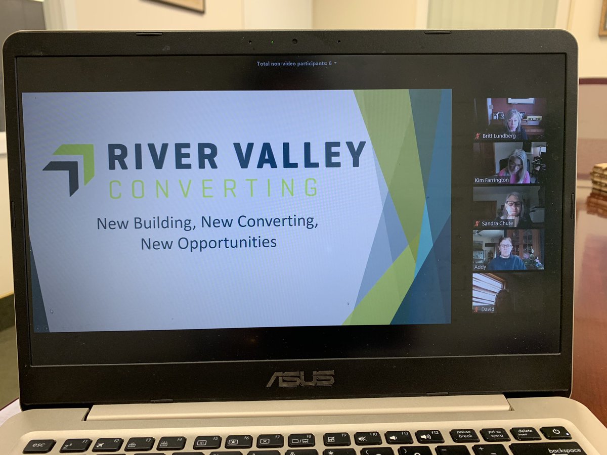 BrookeLeeAPC's tweet image. Weekly Design call with #PaperDave @AnchorPaper 🙌 Today we’re talking #PaperConverting @RiverValleyConv #TeamAPC #SpecificationSales #WeSpecThat #TCDesignCommunity #PaperLove