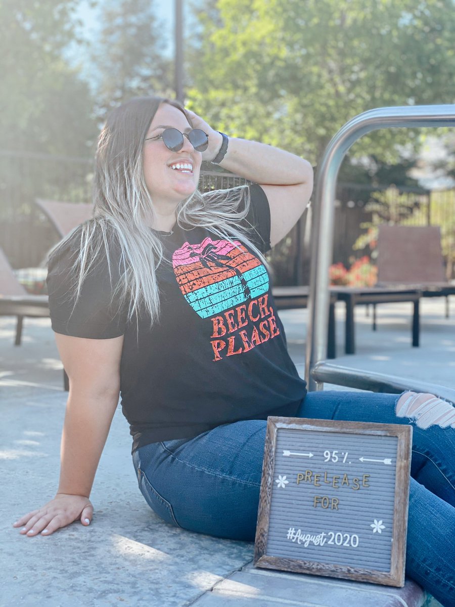 CBeechFresno's tweet photo. This could be you... 🌞 but you haven’t signed a lease yet😎 We are currently 😱 95% pre-leased for Fall🍁 Time is running ⏰ out for you to secure your 👌 spot at the Beech 🌵 #lifesbiggeratthebeech #beechplease #haveyousignedupyet https://t.co/EKMZgMWi7P