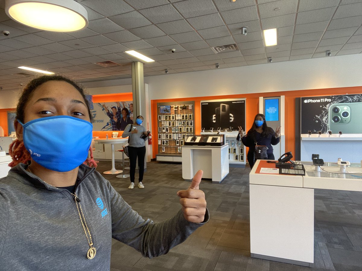 GeeEspinal's tweet photo. Ladies day @ Darby 😂 Mask ON 😷 we ready! 😁 @Trisha__Torres @MBonaparte @ohpa_EPIC @OHPA_Cowbell #ATTBranded https://t.co/WeAwVUdAge