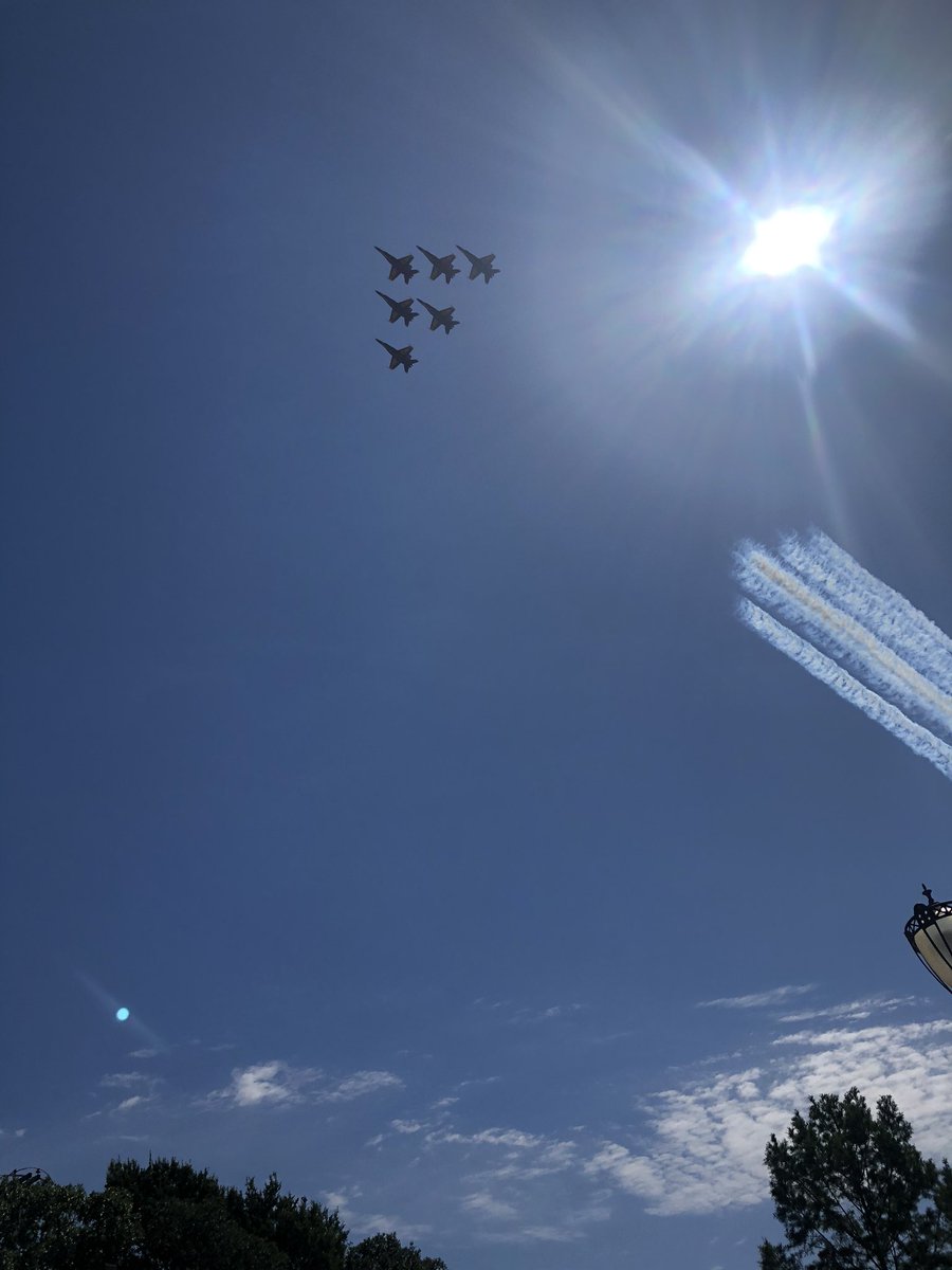 TheLtColonel's tweet photo. Incredible fly over by the @BlueAngels honoring front line #COVID19 healthcare workers and first responders.  #BlueAngelsFlyover https://t.co/1oCjQk42Fh