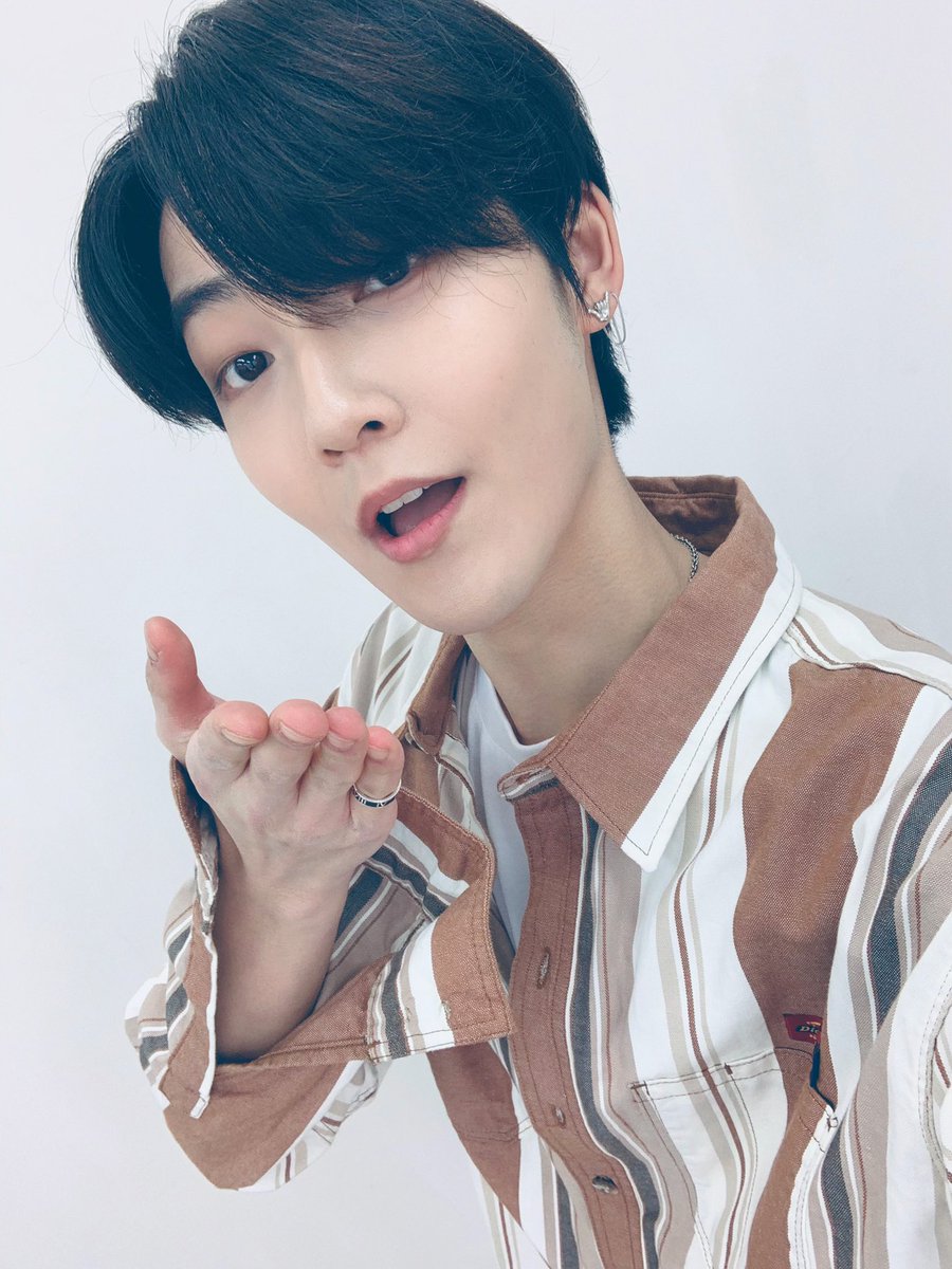 WE_THE_BOYZ's tweet photo. [케빈] 심케키스받아라얍! Simply blowin ya a kiss! 😘 https://t.co/ygnHm5fwT7