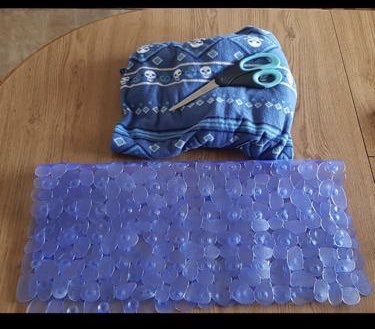 gsmhicd's tweet photo. Evan upcycled an old pair of pyjamas and bath mat to create a snuffle mat, the perfect activity for people whose dogs are struggling with being stuck in the house more!
@ATHE_HomeEc #homeeconomics #Makeovermay2020 https://t.co/SibTA458g0