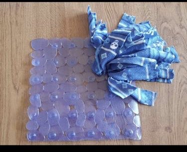 gsmhicd's tweet photo. Evan upcycled an old pair of pyjamas and bath mat to create a snuffle mat, the perfect activity for people whose dogs are struggling with being stuck in the house more!
@ATHE_HomeEc #homeeconomics #Makeovermay2020 https://t.co/SibTA458g0
