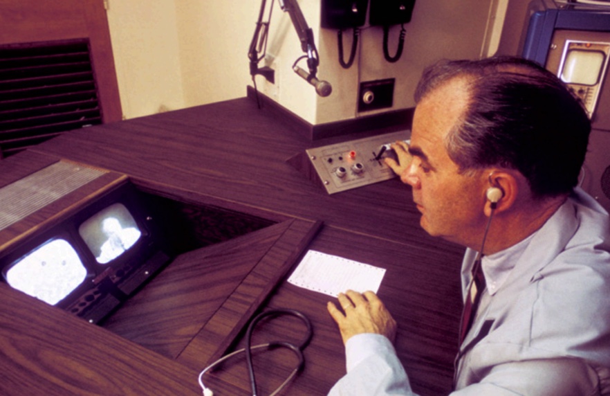 MGHPathology's tweet photo. #Telemedicine is being used much more widely during the #COVID19 pandemic ๐๐ฒ
#DYK the @BostonLogan/@MassGeneralNews Telemedicine Program was pioneered in 1963 using Television Microscopy ๐ฌ๐บ #TBT #ThrowbackThursday https://t.co/hM7jby6sda
