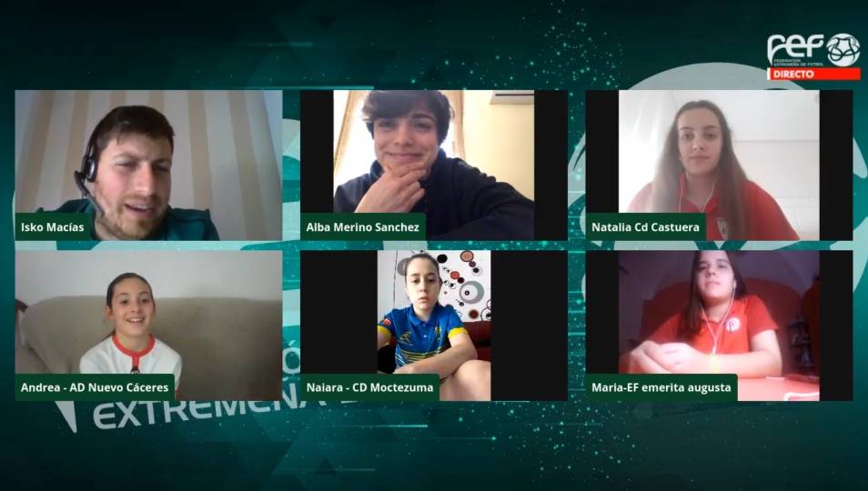 👍¡Muchas GRACIAS a la gran <a href="/albameri10/">Alba Merino Sánchez</a> y a todas las jugadoras por acompañarnos en esta nueva edición de #EncuentrosDigitales📺 | Otra ración de sabios consejos de una extremeña TOP🔝 que esperamos haya servido de ayuda a nuestras jóvenes futbolistas #JugamosEnEquipo