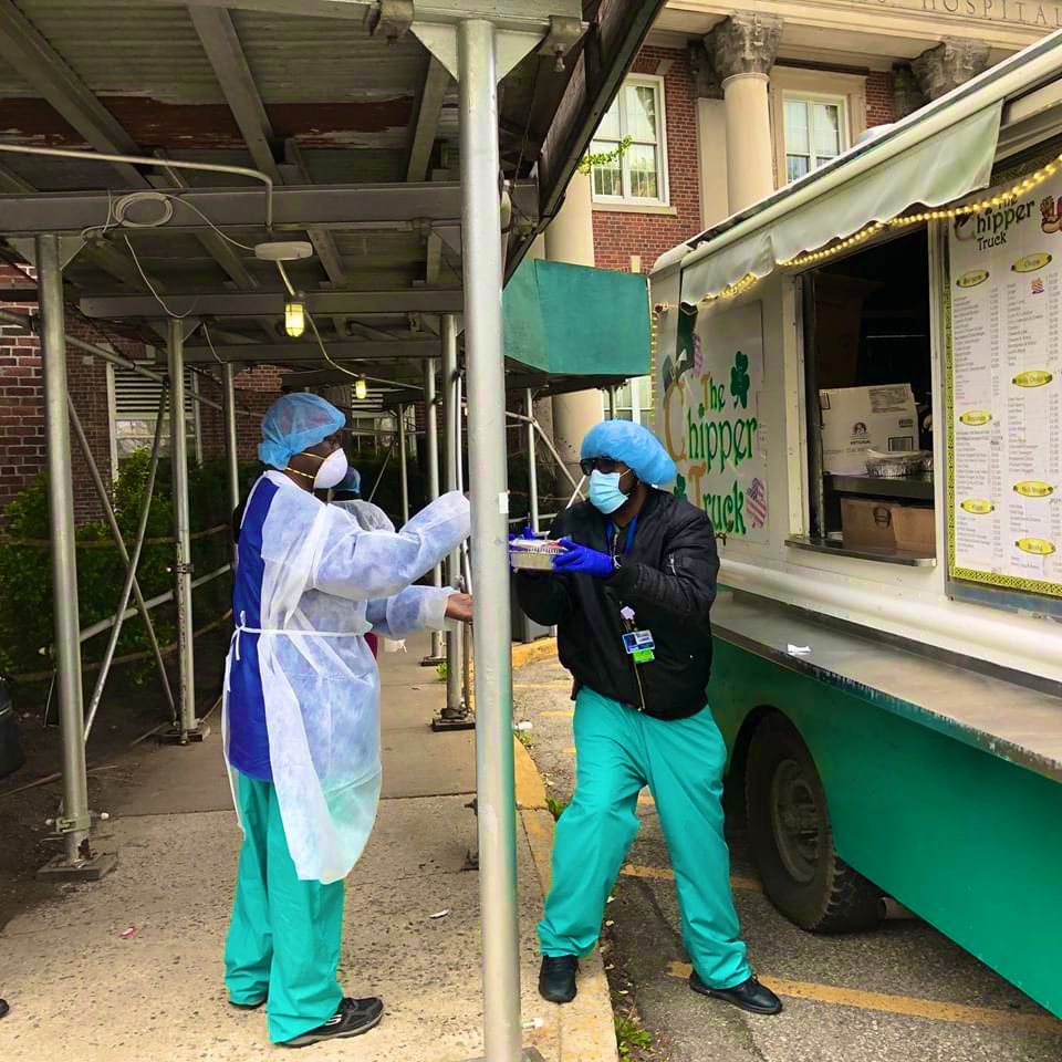 TheMeitheal's tweet photo. #TheMeitheal Week 6: Alice and Val Bermejo of The Chipper Truck Cafe - Yonkers served St Barnabas Hospital in the Bronx. The doctors and nurses loved their fish&chips & Shepard’s pie! https://t.co/BSPyPdLf6f