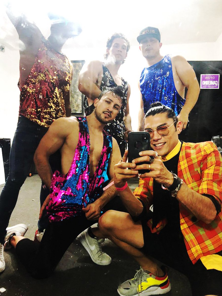 Maxastorgadesi1's tweet photo. Thank-top de lentejuelas por #MaxAstorga para ellos, ellas, elles #fashiondesigner #fashionguys #Men #Gdlnayaritmexico #sequins #shine #brillos #ConsumoLocal #modanacional 🎽🎽🎽🎽 https://t.co/rMLoxcavFl
