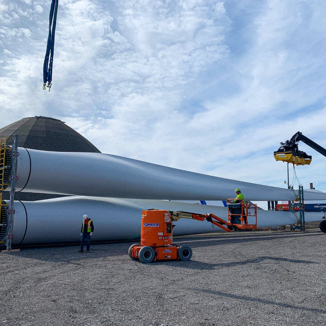 Another sunny day at the port of Buffalo! The Castaloop team is working hard on a new wind turbine project for Upper state New-York. Special thanks to all the entire Castaloop team as it continues its activities during these challenging times! ⛴
_
#castaloop #stevedoring