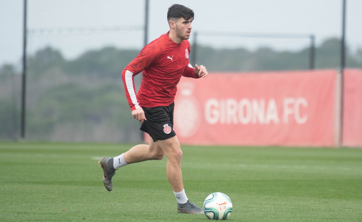 GironaFC's tweet photo. El Girona FC renova Pau Victor i Adrián Turmo. Els dos futbolistes, de 19 anys, han acabat la seva etapa Juvenil i la propera temporada jugaran amb el filial. 

✍️ Pau Victor -mitjapunta- s’ha vinculat per quatre temporades més i Adrián Turmo -punta- per dues.

#GironaFC https://t.co/2Ur72lTkrl