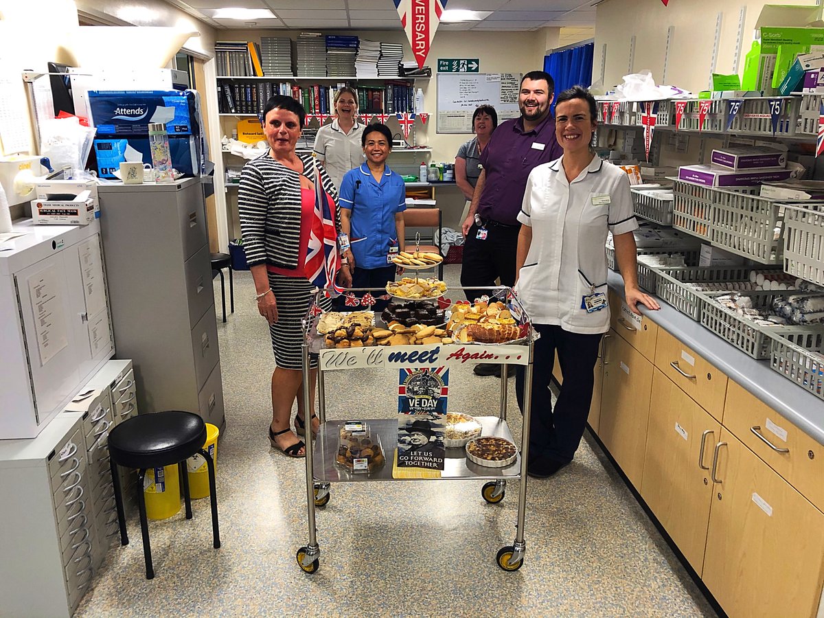 fionareilly7's tweet photo. VE Day celebrations in Hands and Plastics today #workfamily #VEDay75 #NHSheros #MDT #cakeoverload
@LeedsPlastics https://t.co/1XzQyGWaGr