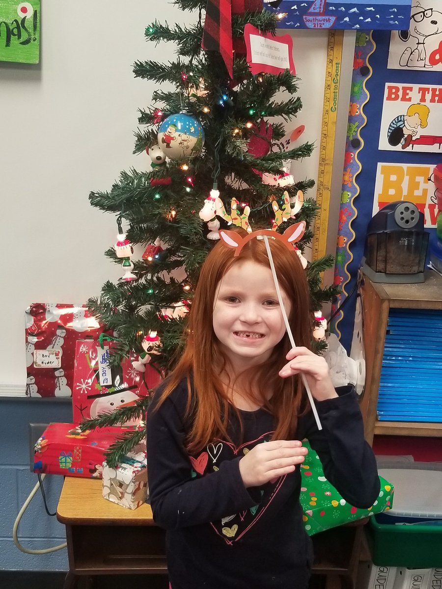 MsSouthwest's tweet photo. Brooklyn Ferguson, Kensley Bradley, Keris Tynes and Meredith Riley all made their AR goal for the 4th 9 weeks! #waytogo #sailingontofirstgrade #laker4life https://t.co/OmxrMWTj4b