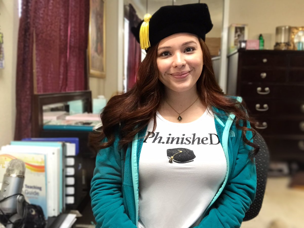 iDesignFelicia's tweet photo. #StMU seniors, my heart is with you this week. Today would have been my last graduation. I share with you all this experience BUT this is me today in all of my Zoom meetings. Here’s to #Classof2020 we did it! #unt #ltec #phinished #StMUOnline #FirstGenGrad https://t.co/Iet5JTXffN